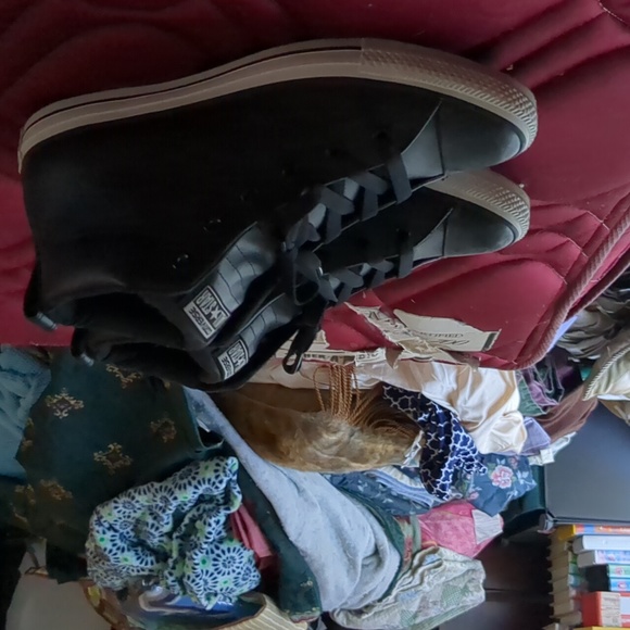 Converse - Picture 2 of 3